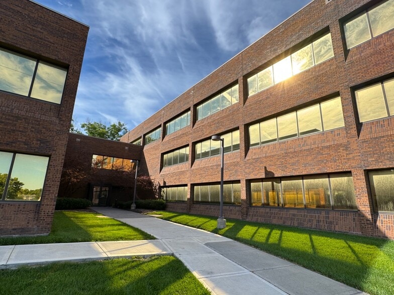 More Photos Of 4370 W 109th St, Overland Park Office For Lease