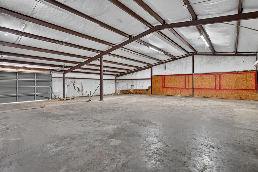 More Photos Of 479247 US Highway 64, Roland Flex For Sale