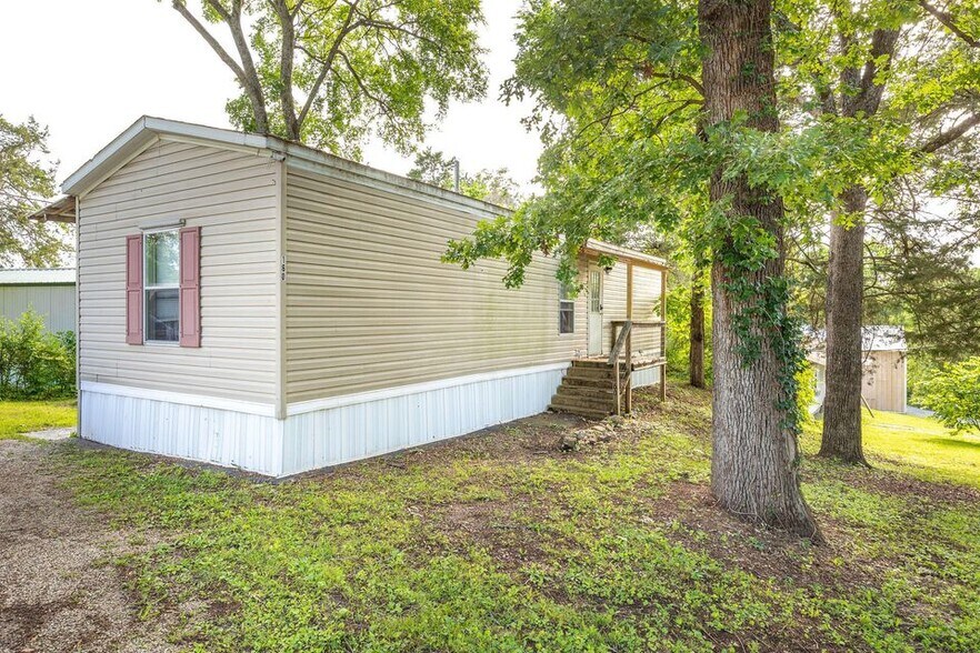 More Photos Of 153 Laclede Ln, Hollister Manufactured Housing Mobile Home Park For Sale