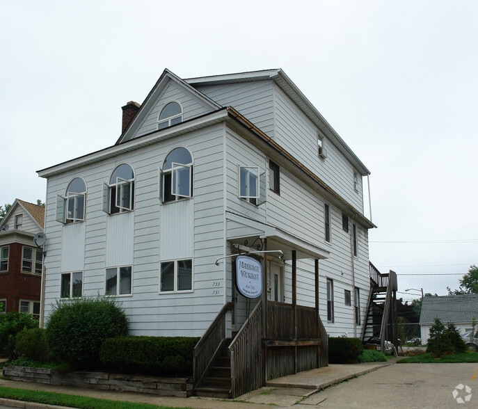 Primary Photo Of 731-733 Lincoln Ave, Erie Storefront Retail Residential For Sale