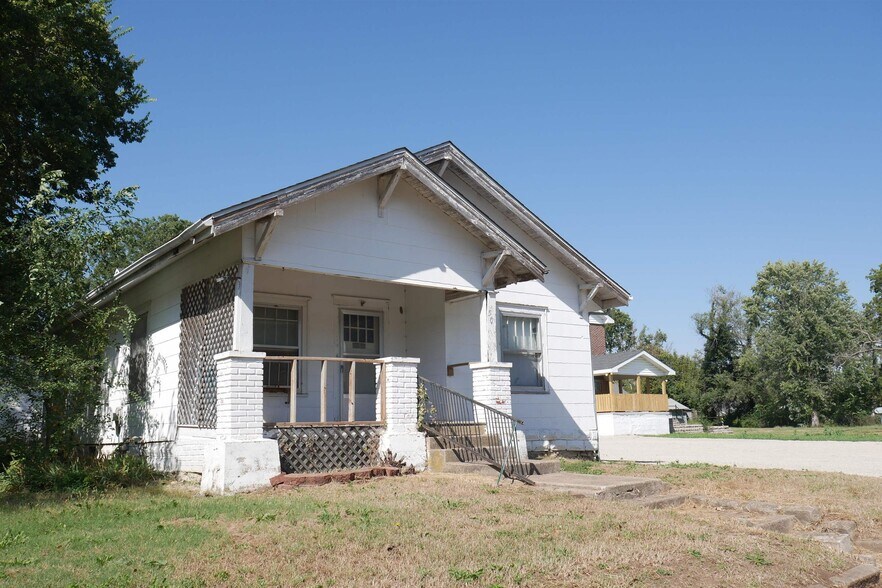 More Photos Of 501 S Topeka St, El Dorado Specialty For Sale