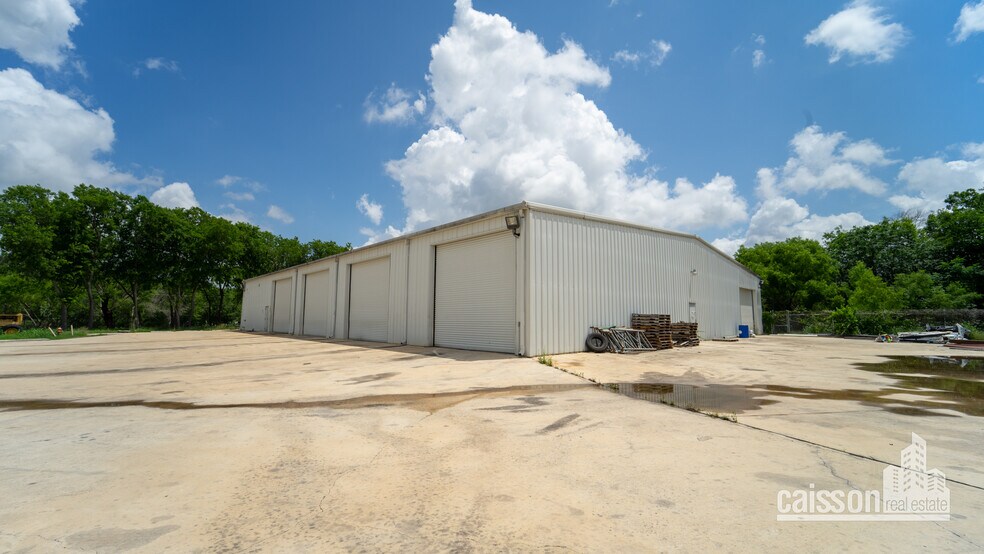 More Photos Of 11618 Nacogdoches Rd, San Antonio Warehouse For Lease