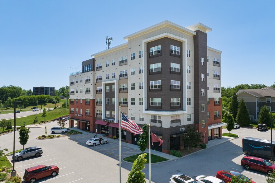 More Photos Of 1010 Enclave Blvd, Edwardsville Apartments For Sale