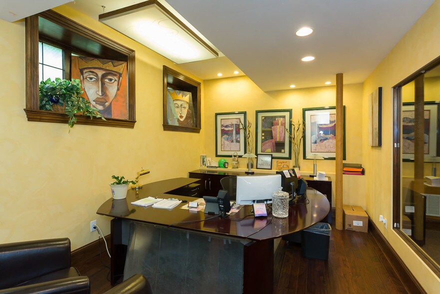 More Photos Of 871 N Park St, Columbus Office For Lease