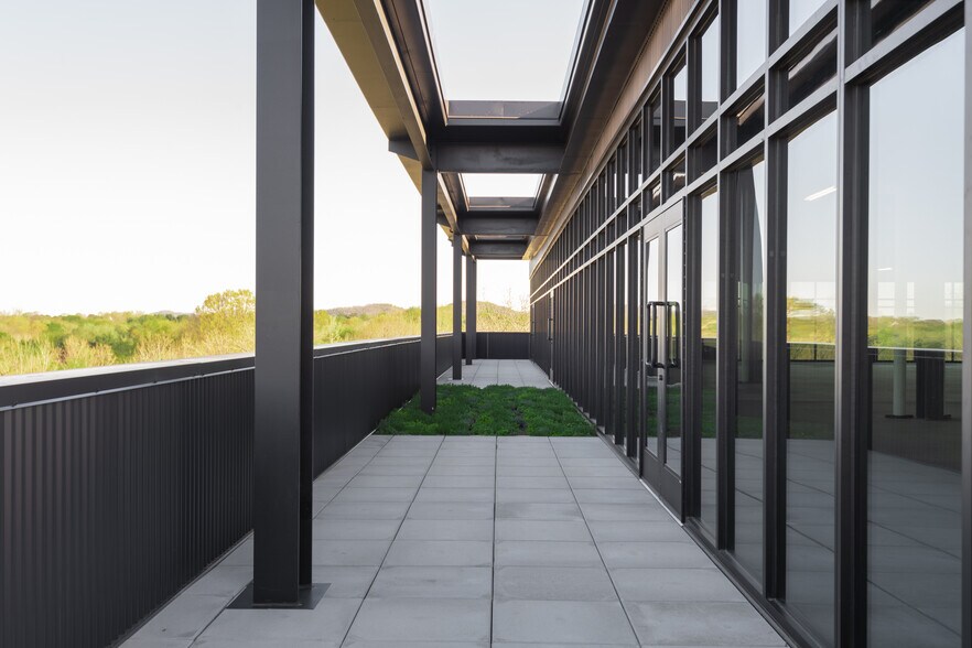 More Photos Of 329 S Royal Oaks Blvd, Franklin Medical For Sale