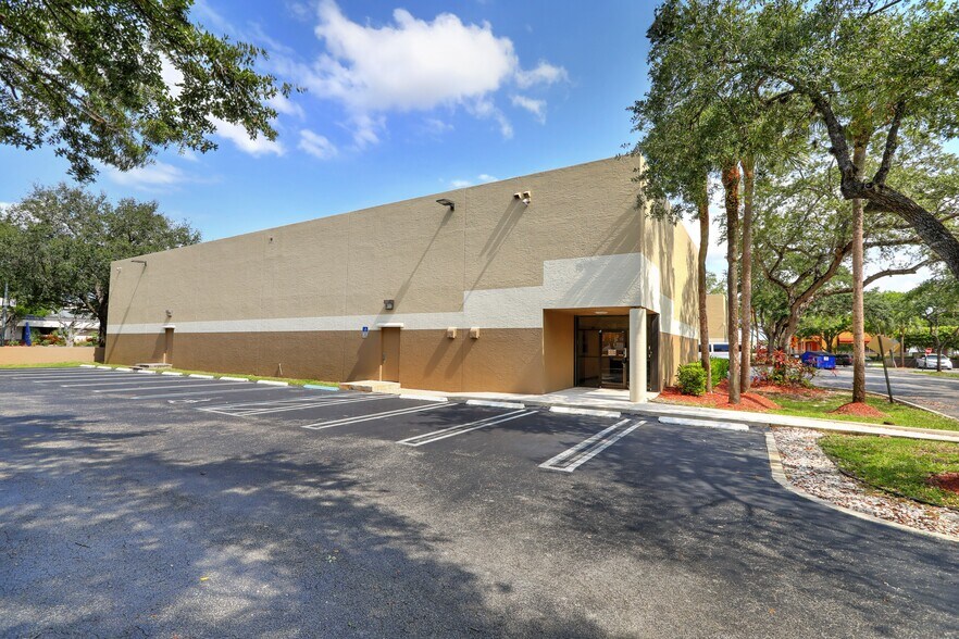 More Photos Of 5861 Miami Lakes Dr, Miami Lakes Industrial For Lease