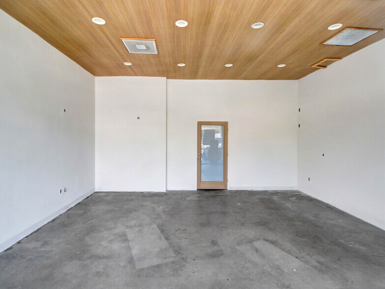 More Photos Of 10840 W Olympic Blvd, Los Angeles General Retail For Lease