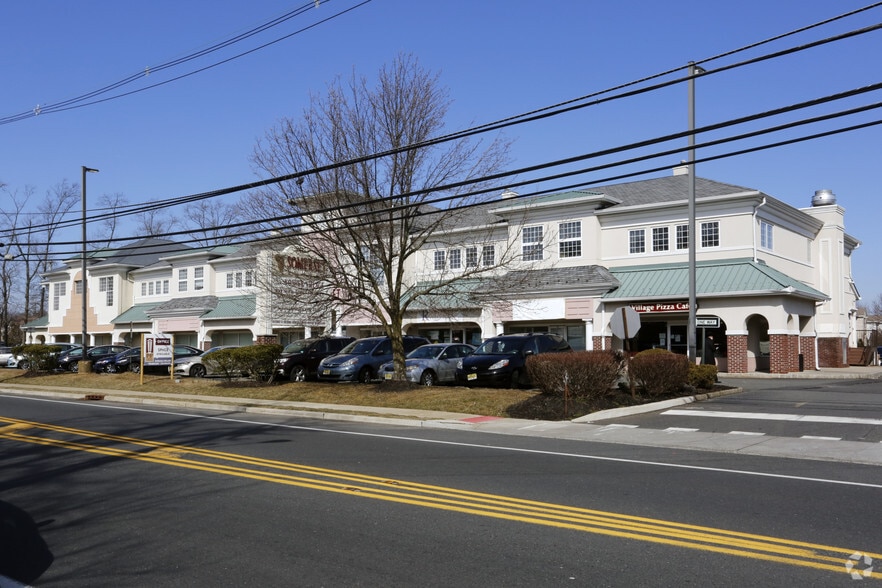 More Photos Of 911 E County Line Rd, Lakewood Office For Lease