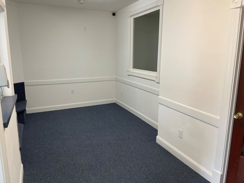 More Photos Of 728-730 High St, Portsmouth Storefront Retail Office For Lease