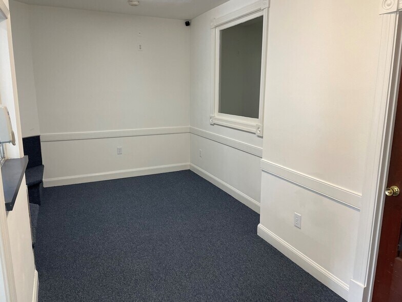 More Photos Of 728-730 High St, Portsmouth Storefront Retail Office For Lease