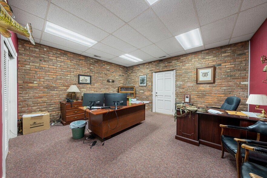 More Photos Of 318 S Green St, Glasgow Office For Sale