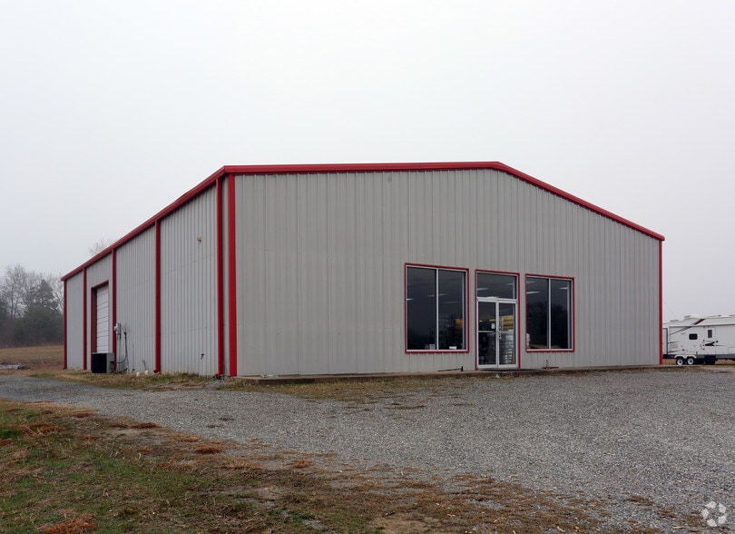 Primary Photo Of 1301 W Sam Rayburn Dr, Bonham Freestanding For Sale