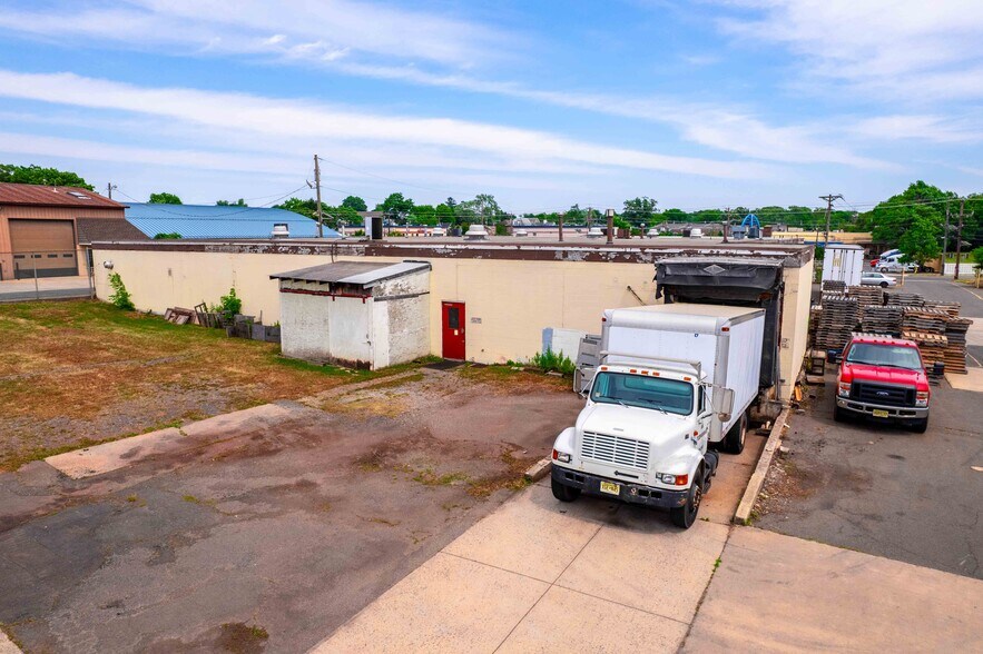 More Photos Of 569 Joyce Kilmer Ave, New Brunswick Industrial For Sale