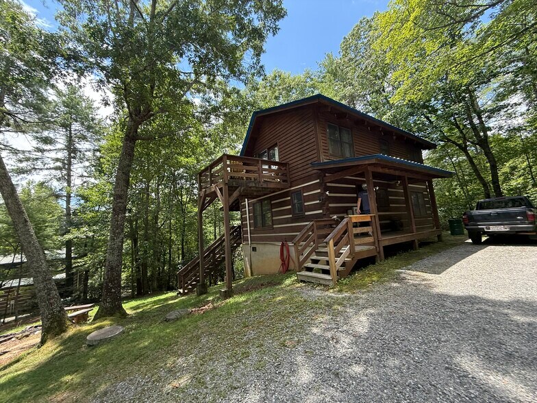 More Photos Of 1105 Fall Creek Rd, Purlear Specialty For Sale