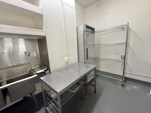 More Photos Of 3489 16th St, San Francisco Storefront Retail Residential For Lease