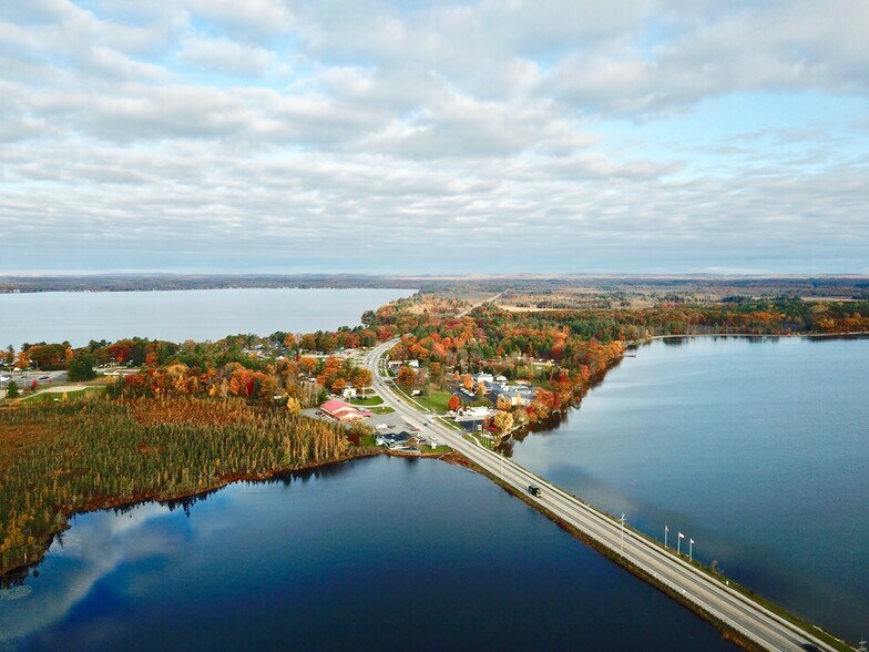 More Photos Of 2403 Sunnyside Dr, Cadillac Restaurant For Sale