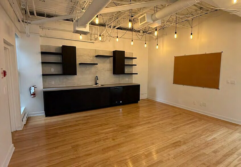 More Photos Of 21-23 Kodiak Cres, Toronto Warehouse For Lease