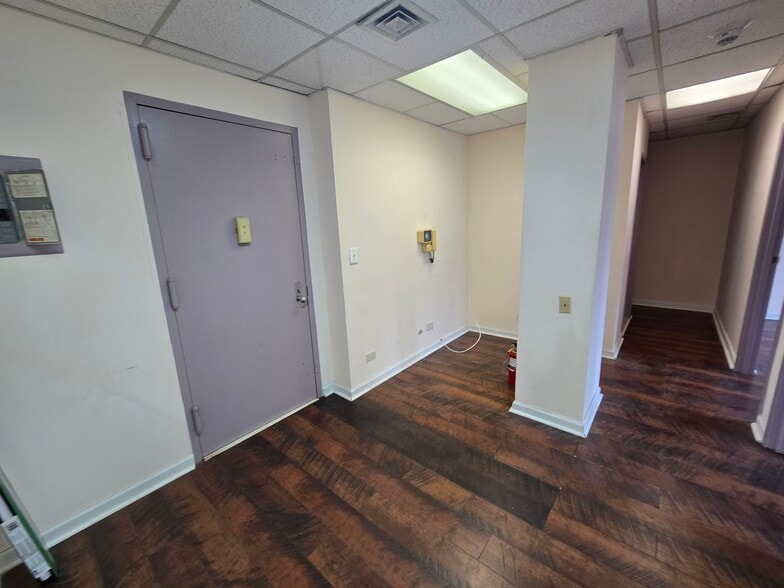 More Photos Of 92-29 Queens Blvd, Rego Park Apartments For Lease