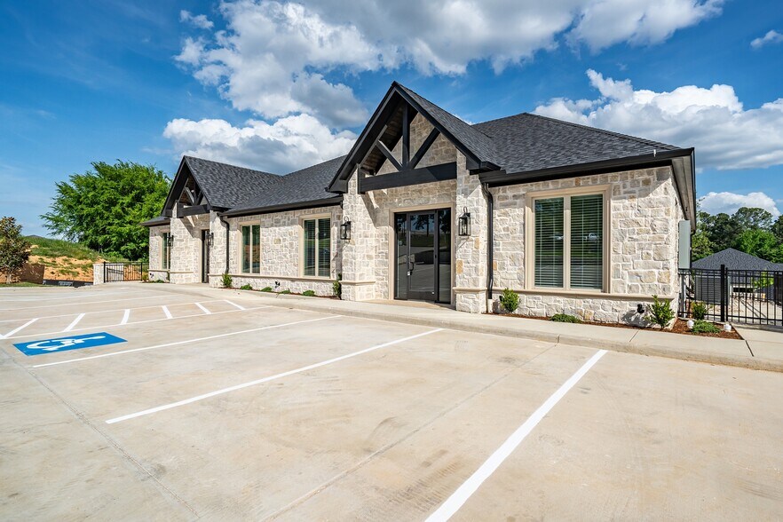 More Photos Of 7196 Crosswater Ave, Tyler Medical For Lease