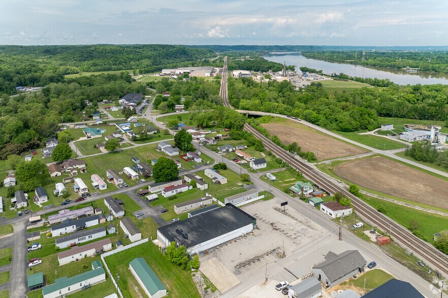 More Photos Of 412 Wurtland Ave, Greenup Freestanding For Lease