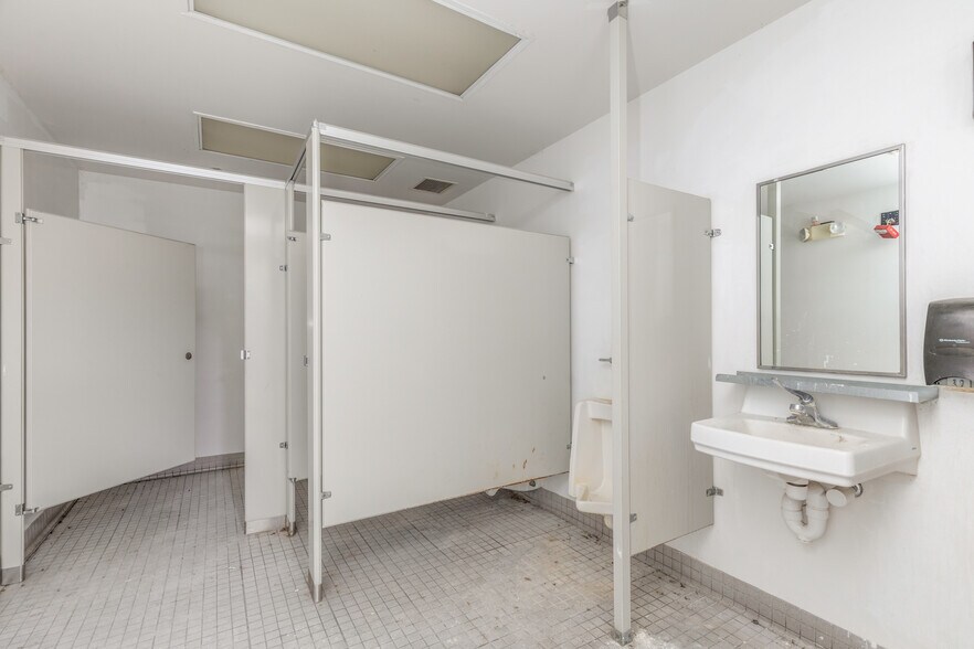 More Photos Of 93 Washington Heights Dr, Washington Freestanding For Lease