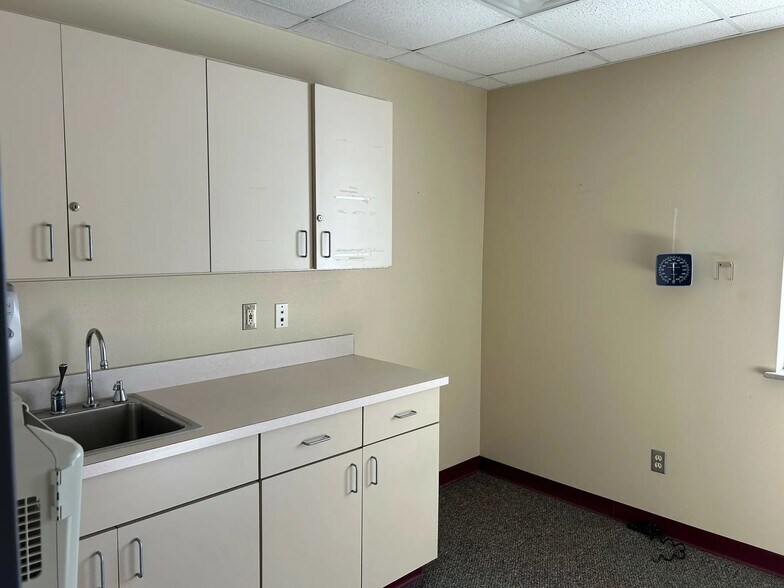 More Photos Of 900-950 N Porter Ave, Norman Medical For Lease