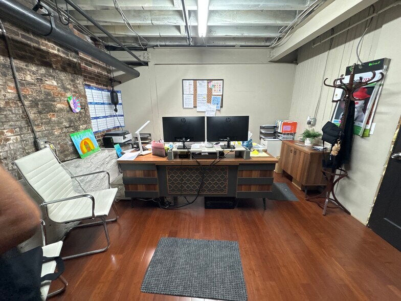 More Photos Of 181 S Whitfield St, Nazareth Office Residential For Sale