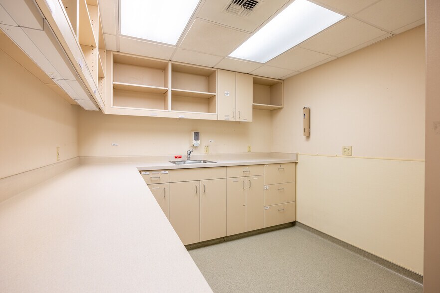 More Photos Of 811 Georgiana St, Port Angeles Medical For Sale