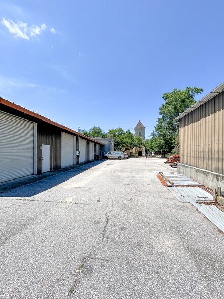 More Photos Of 805 Church St, Mobile Light Distribution For Lease