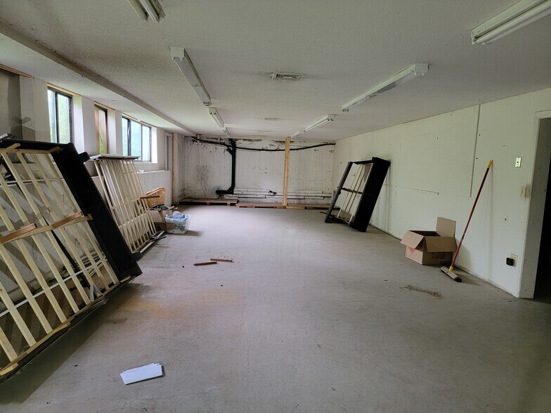 More Photos Of 1575 Thomaston Ave, Waterbury Storefront For Lease