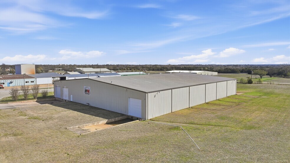 More Photos Of 500 E 19th St, Cushing Industrial For Lease