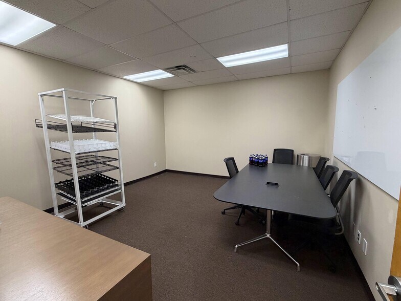 More Photos Of 80 Skyline Dr, Plainview Research And Development For Lease