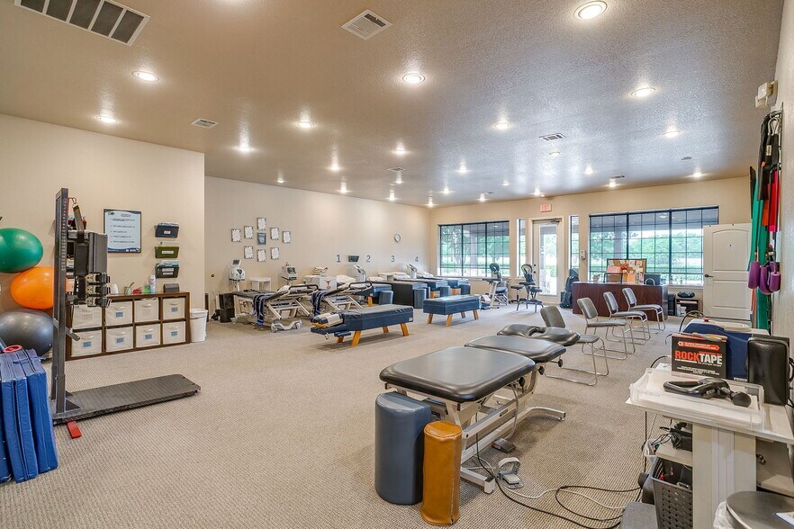 More Photos Of 1318 John Jones Dr, Burleson Office For Sale