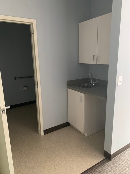 More Photos Of 203 Oakside Ln, Canton Medical For Sale