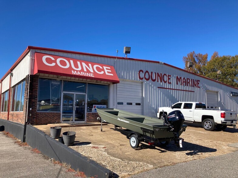 Primary Photo Of 1919 Watson Rd, Memphis Auto Dealership For Sale