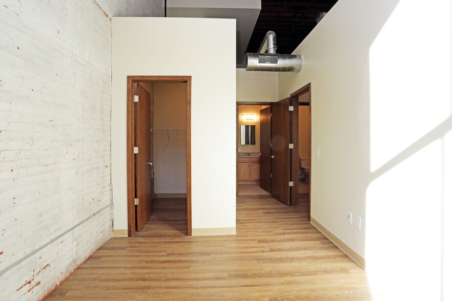 More Photos Of 511 Pershing Ave, Davenport Multifamily For Sale