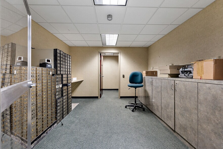 More Photos Of 38880 Garfield Rd, Clinton Township Medical For Lease