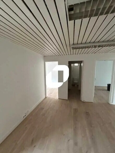 More Photos Of 130 Rue Du Lieutenant Petit Leroy, Chevilly-Larue Office For Lease