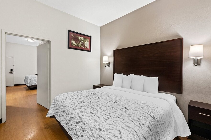 More Photos Of 2450 Old National Pky, College Park Hotel For Sale