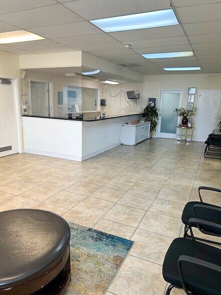 More Photos Of 1401 SW 1st St, Miami Office Residential For Lease