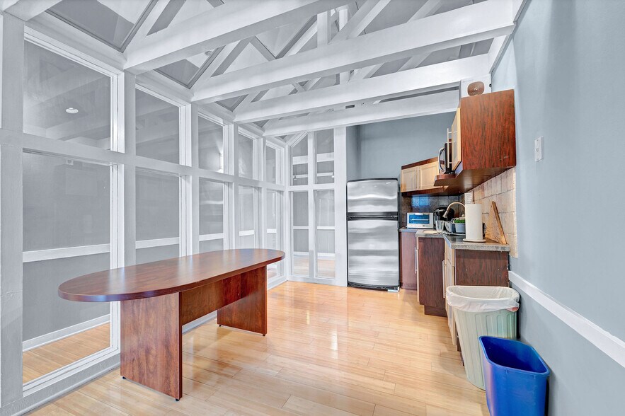 More Photos Of 601-607 White Horse Pike, Hammonton Office For Sale