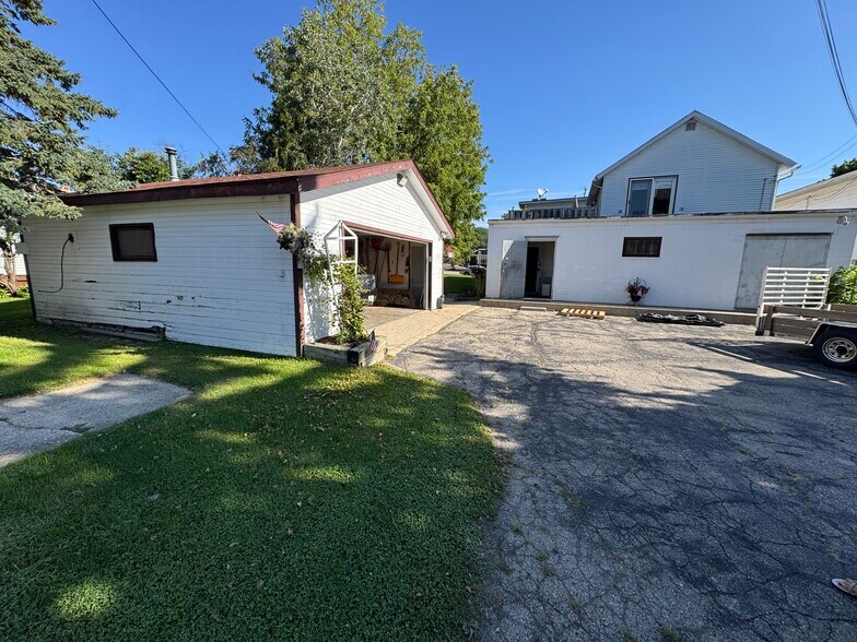 More Photos Of 215 W Main St, Marshall General Retail For Sale