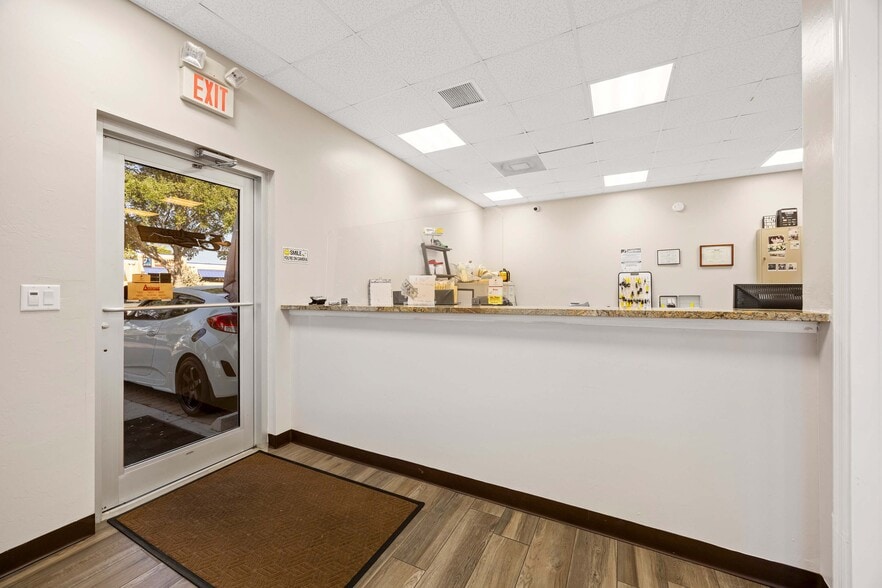 More Photos Of 1701 Pine Ridge Rd, Naples Auto Dealership For Sale
