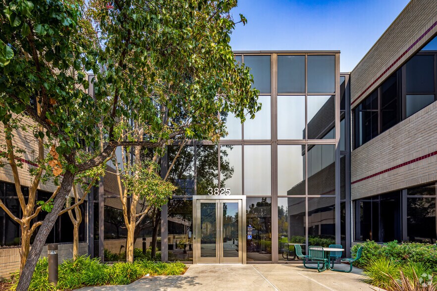 More Photos Of 3825 Hopyard Rd, Pleasanton Unknown For Lease