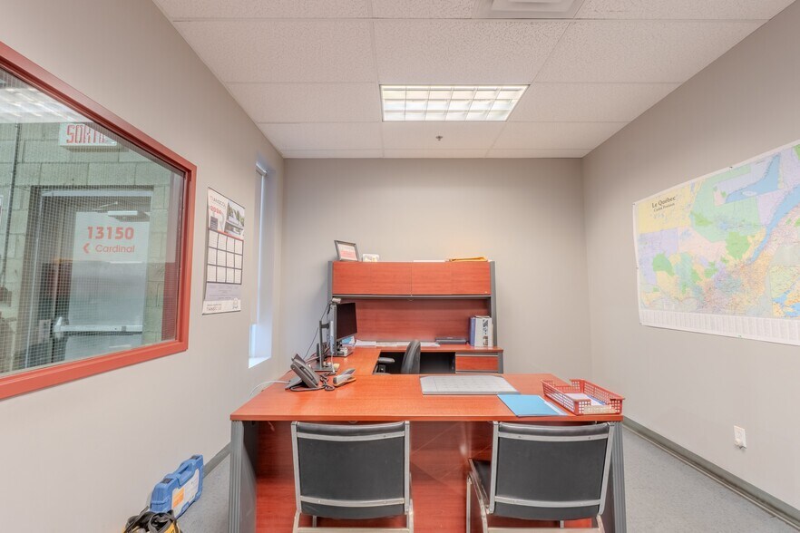 More Photos Of 13150 Boul Métropolitain E, Montréal Distribution For Sale