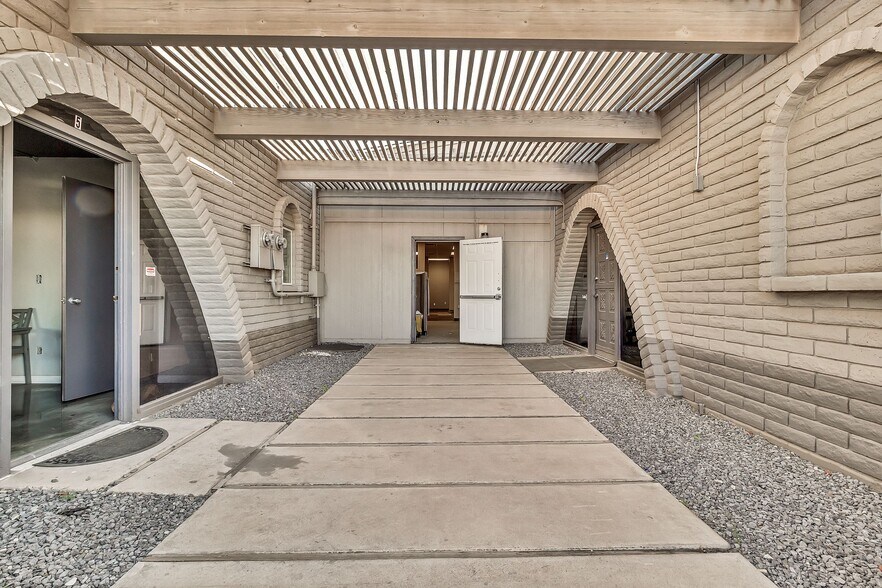 More Photos Of 78 W Ray Rd, Chandler Convenience Store For Lease