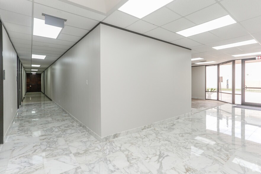 More Photos Of 10435 Greenbough Dr, Stafford Office For Lease