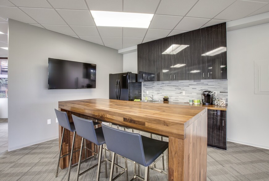 More Photos Of 12520 High Bluff Dr, San Diego Office For Lease