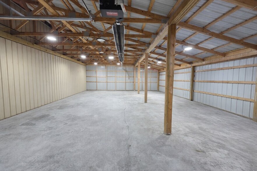 More Photos Of 241 Erie St, Waverly Flex For Sale