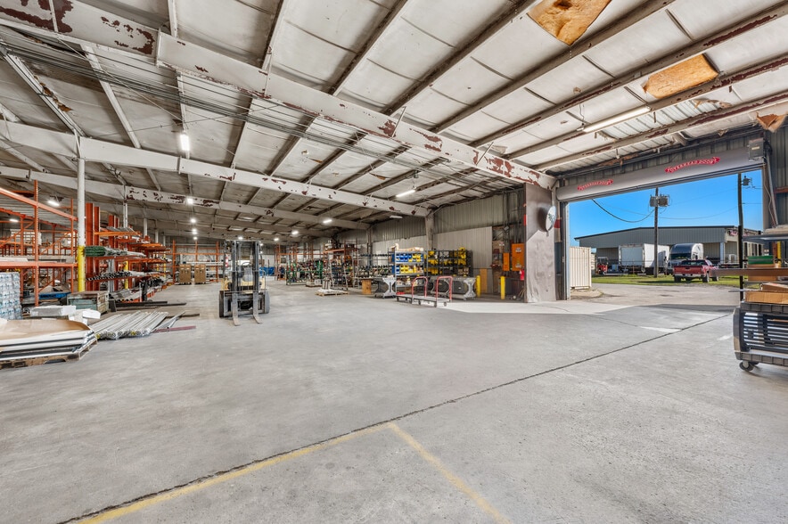 More Photos Of 5115 Frontage Rd N, Lakeland Manufacturing For Lease